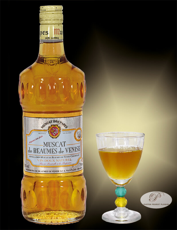 Muscat_de_BEAUMES_DE_VENISE_et_verre