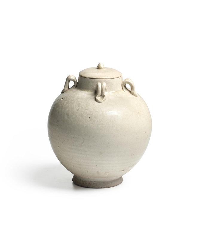A white-glazed ovoid form jar and cover, Tang Dynasty (618-907)