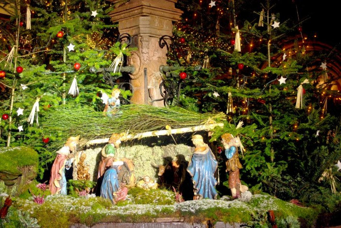 Nativity-Scene-Kaysersberg-©-French-Moments