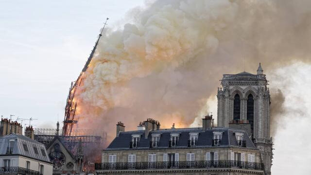 direct-incendie-la-cathedrale-notre-dame-de-paris-la-toiture-s-est-totalement-effondree-macron-se IMAGE OUEST FRANCE
