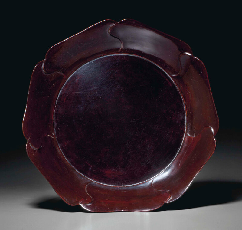 2015_NYR_03720_3268_000(a_large_black_lacquer_mallow-form_dish_southern_song_dynasty_13th_cent)