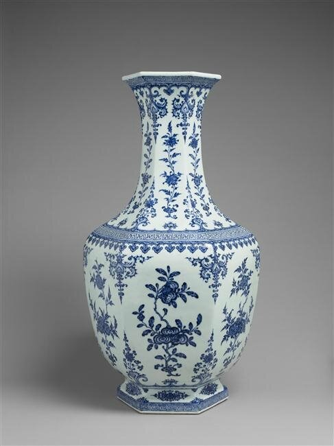 Chinese Jingdezhen ancient pagoda blue and white porcelain vase T2