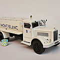 Berliet gdr 7w citerne lait mont blanc. collection camions berliet. #99. hachette. 1/43. ixo models