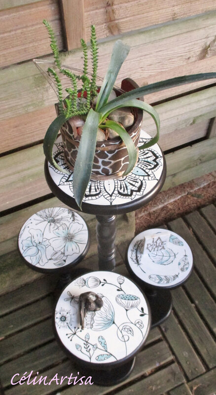 Support à plantes "Fleurs, plumes & mandala" ( bois peint))