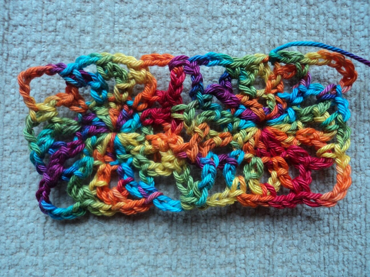 un premier châle Half granny square Granny mania