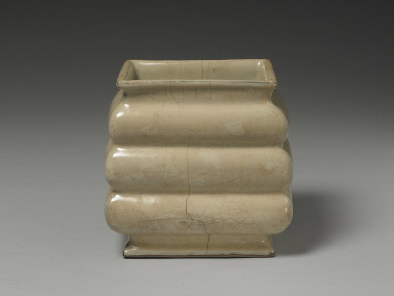 Stepped pot with cream-colored celadon glaze, Guan ware, Southern Song dynasty, 12th-13th century