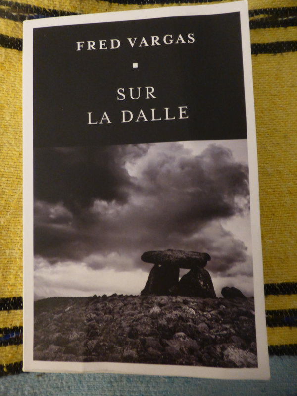 Sur la dalle Fred Vargas Le blog de Dasola Sur la dalle Fred Vargas Le blog de Dasola