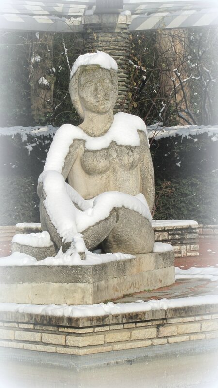neige-statue roseraie