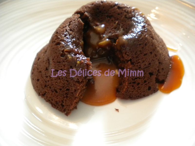 Bûchette de Noël au chocolat, cœur caramel beurre salé - La