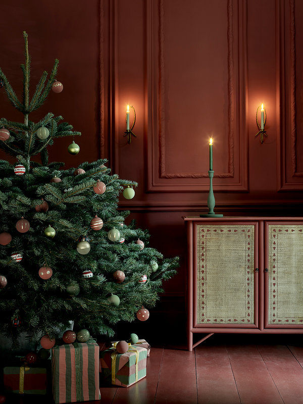 Annie-Sloan-Christmas-Living-room-Primer-Red-wall-floor-and-cupboard-with-Faux-Bone-Inlay-Stencil-detail-Lifestyle-Portrait-2