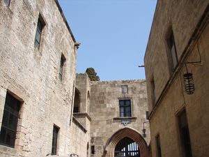 Rhodes_la_rue_des_Chevaliers_2