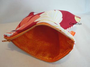 Pochette fleurs rouge intérieur