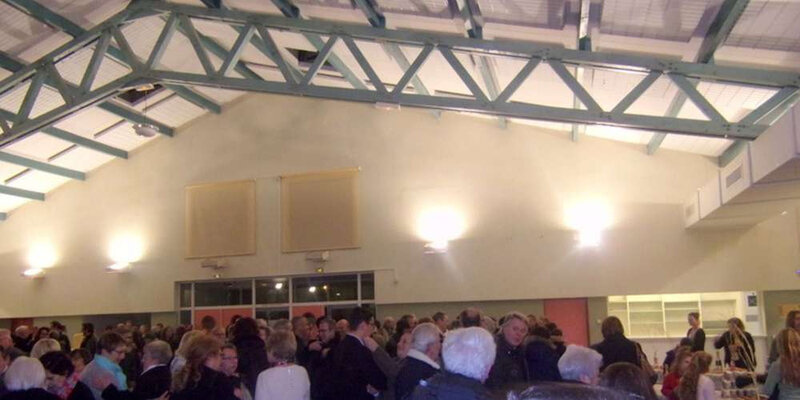 le-moment-des-souhaits-avant-de-sattabler-autour-du-buffet