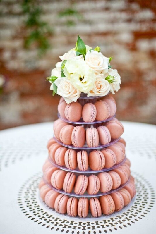 Des macarons en dessert de mariage - blog mariage bohème