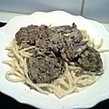 Boulettes crème, champignons, moutarde et spaetzels