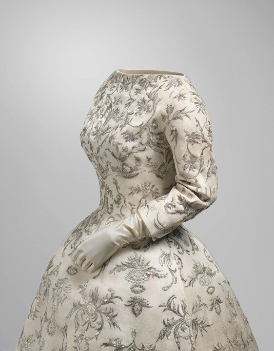 Wedding dress - Cristobal Balenciaga — Google Arts & Culture