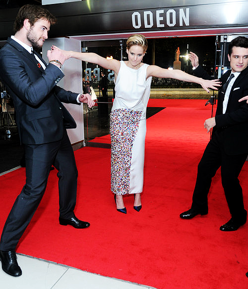 La parenthèse dorée+Hunger+Games+Catching+Fire+Embrasement+UK1