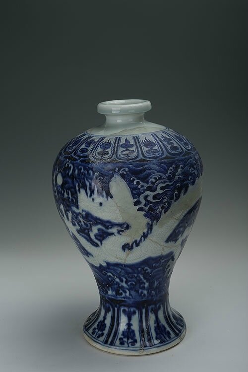 Blue-and-white pear-shaped vase with flaring bottom and the design of waves and white dragon, Yongle period (1403-1424)