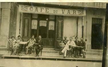 Devant le café du Var