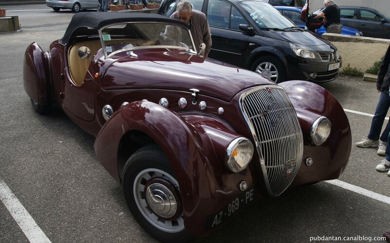Peugeot 402 Darl'Mat hors-course