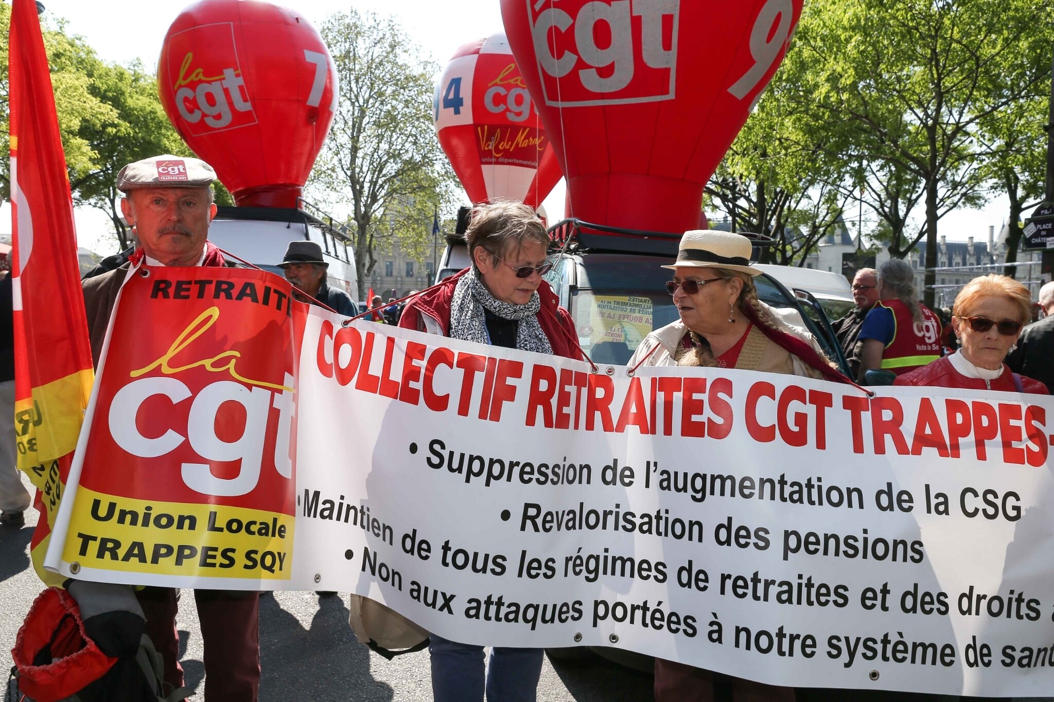 Les retraités battent le pavé contre le « vol » de leurs pensions. © Michel Stoupak. Jeu 11.04.2019, 13h20m02.