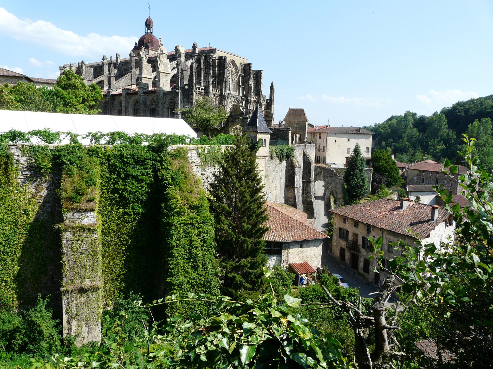 SAINTANTOINEL'ABBAYE (38Isère) CAMPINGCAR EN FRANCE