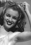 1945_beach_sitting_bikini_yellow_013_2
