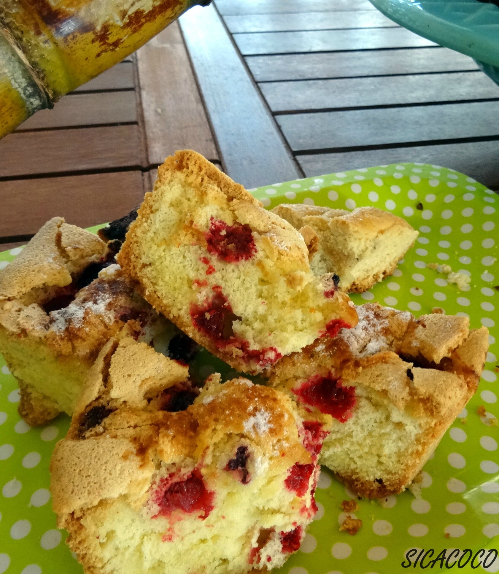 Gateau Super Leger Aux Framboises Et Zestes De Citron Vert Les Carnets De Sicacoco