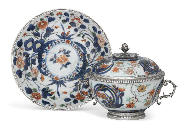 A-LOUIS-XV-SILVER-MOUNTED-JAPANESE-IMARI-ECUELLE-COVER-AND-ASSOCIATED-STAND-THE-SILVER-MOUNTS-PARIS-1726-1732-THE-PORCELAIN-E_1571438676_20